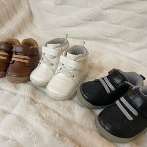 Stride Rite Toddler Sneakers in White, Black & Brown. Gently Used! All size 4!